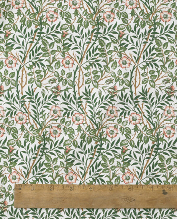 William Morris Sweet Briar 132 cm x 178 cm (52" x 70") Floral Cotton Tablecloth