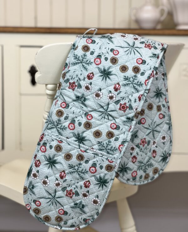 Licensed William Morris Daisy Floral Oven Glove
