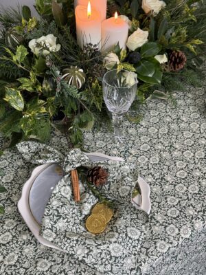 William Morris Mallow Forest Green 132 cm x 178 cm Cotton Floral Tablecloth