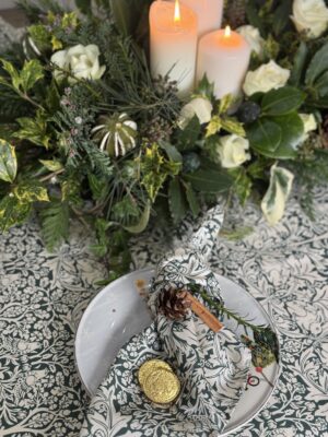 William Morris Brother Rabbit Forest Green 147cm Round Floral Tablecloth