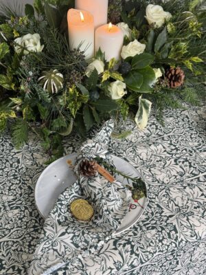 William Morris Brother Rabbit Forest Green 132 x 178cm  Floral Tablecloth
