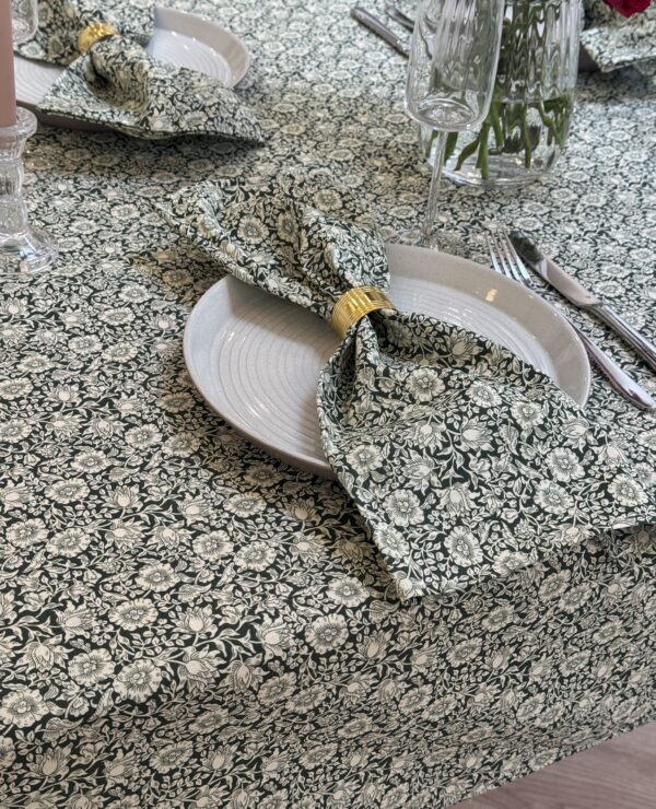 William Morris Mallow Forest Green 132 cm x 178 cm Cotton Floral Tablecloth