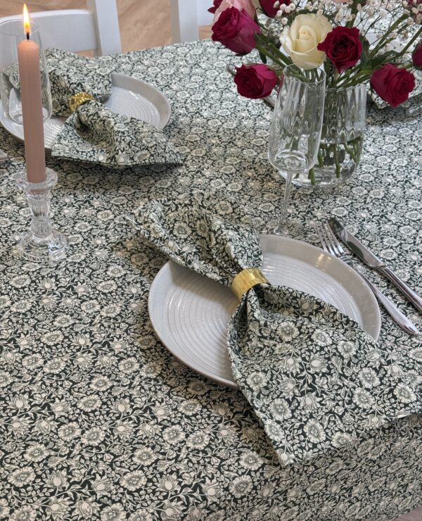 William Morris Mallow Forest Green 132 cm x 178 cm Cotton Floral Tablecloth
