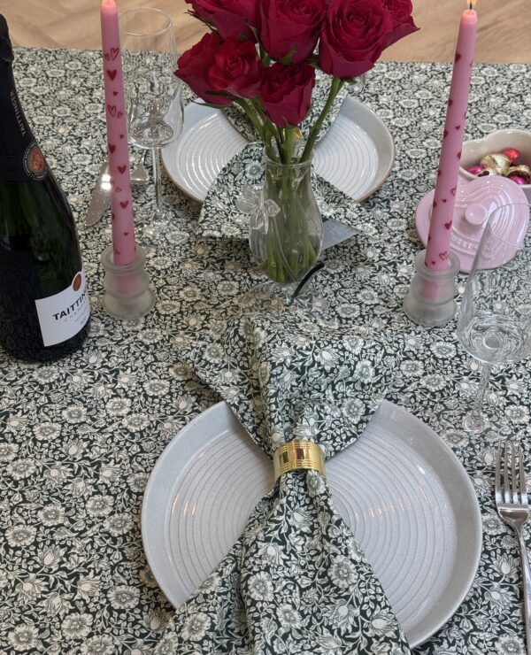 William Morris Mallow Forest Green 132 cm x 178 cm Cotton Floral Tablecloth