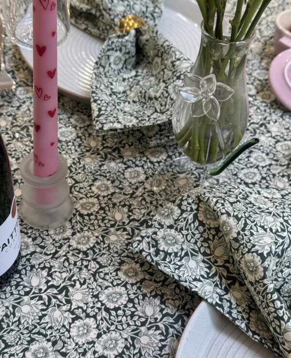 William Morris Mallow Forest Green 132 cm x 178 cm Cotton Floral Tablecloth