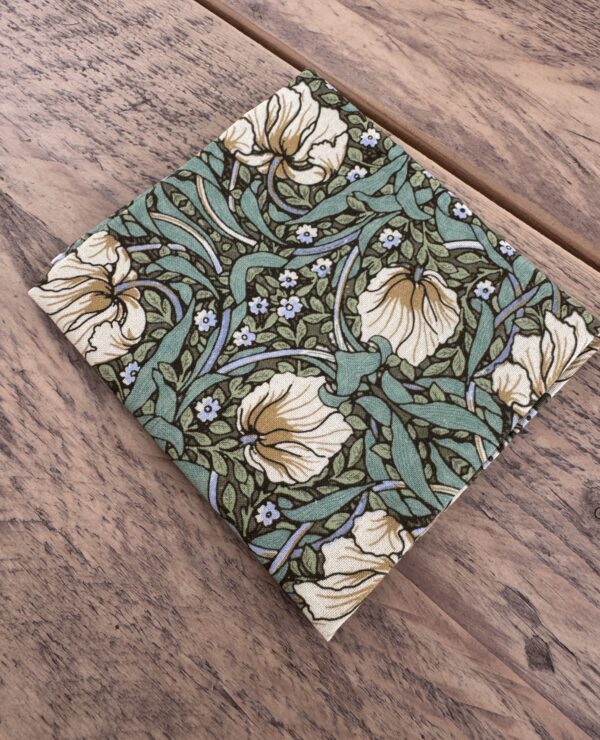 William Morris fabric almost fat quarter bundle- cotton fabric, perfect for quilting and crafts bundle LB1