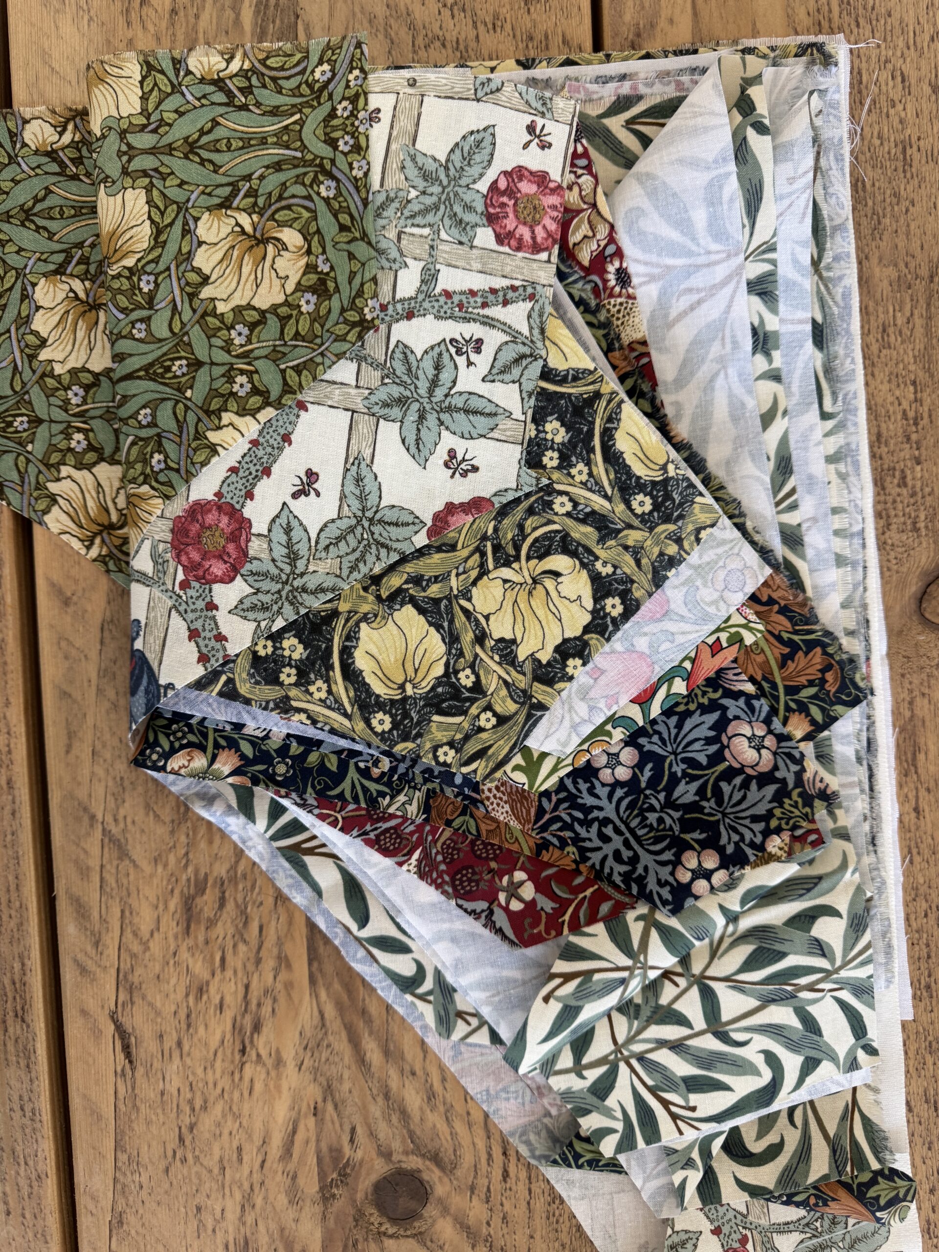 William Morris Patchwork Fabric Bundle – Triangle Pieces bundle F